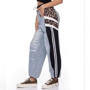 Women's Distressed Light Blue Jeans with Leopard Print. Sz L. NWT